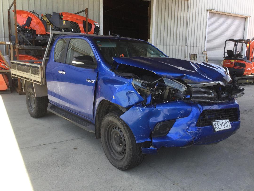 Photo '10' of Toyota Hilux SR TD EC/CC Photo '10' of Toyota Hilux SR TD EC/CC