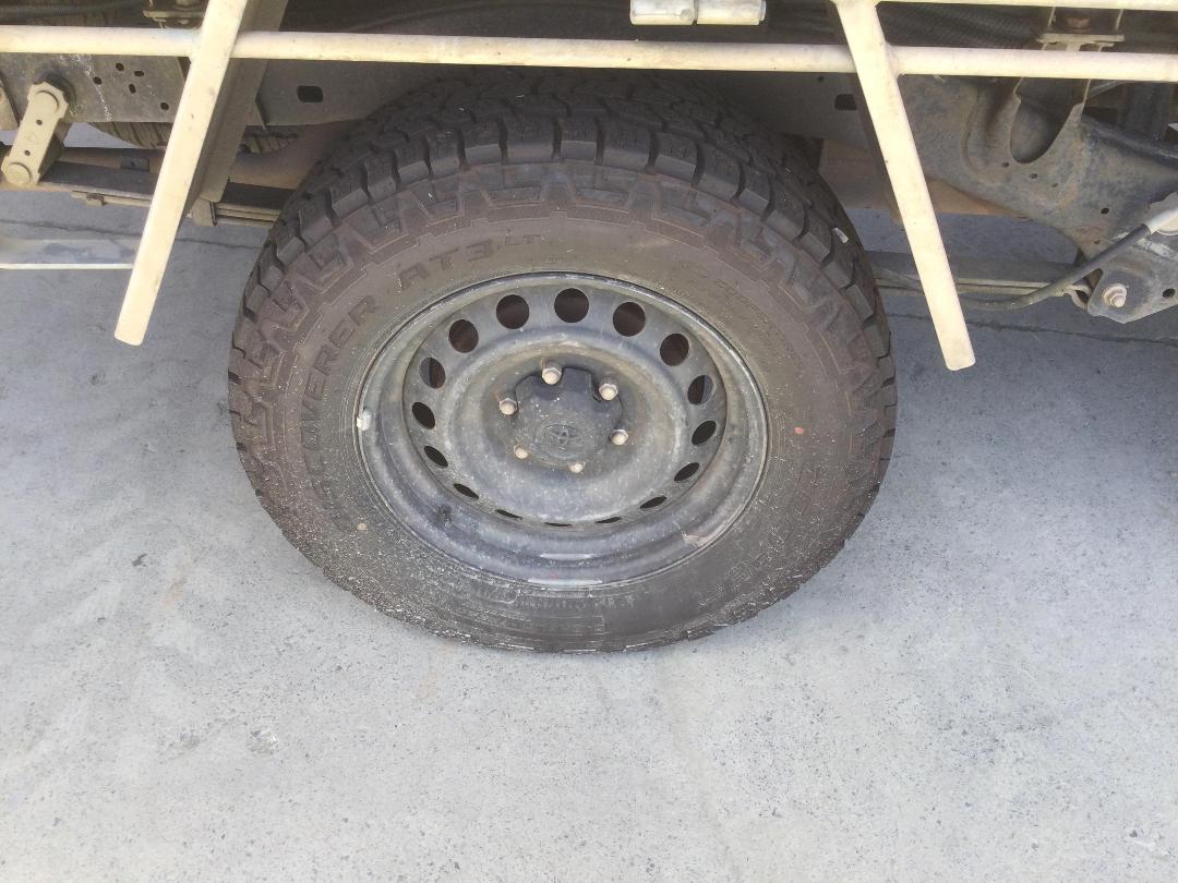 Photo '12' of Toyota Hilux SR TD EC/CC Photo '12' of Toyota Hilux SR TD EC/CC