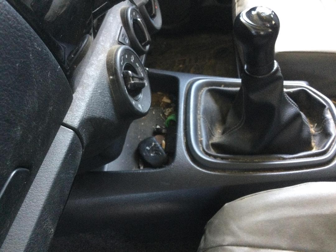 Photo '16' of Toyota Hilux SR TD EC/CC Photo '16' of Toyota Hilux SR TD EC/CC