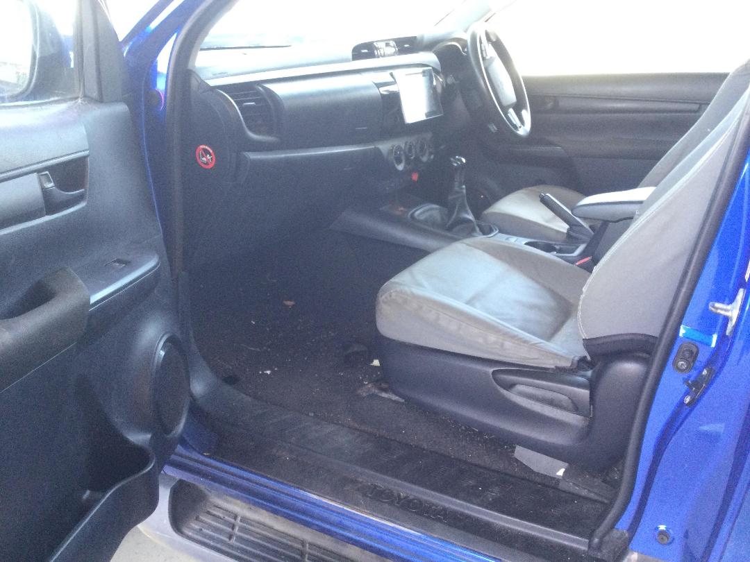 Photo '18' of Toyota Hilux SR TD EC/CC Photo '18' of Toyota Hilux SR TD EC/CC