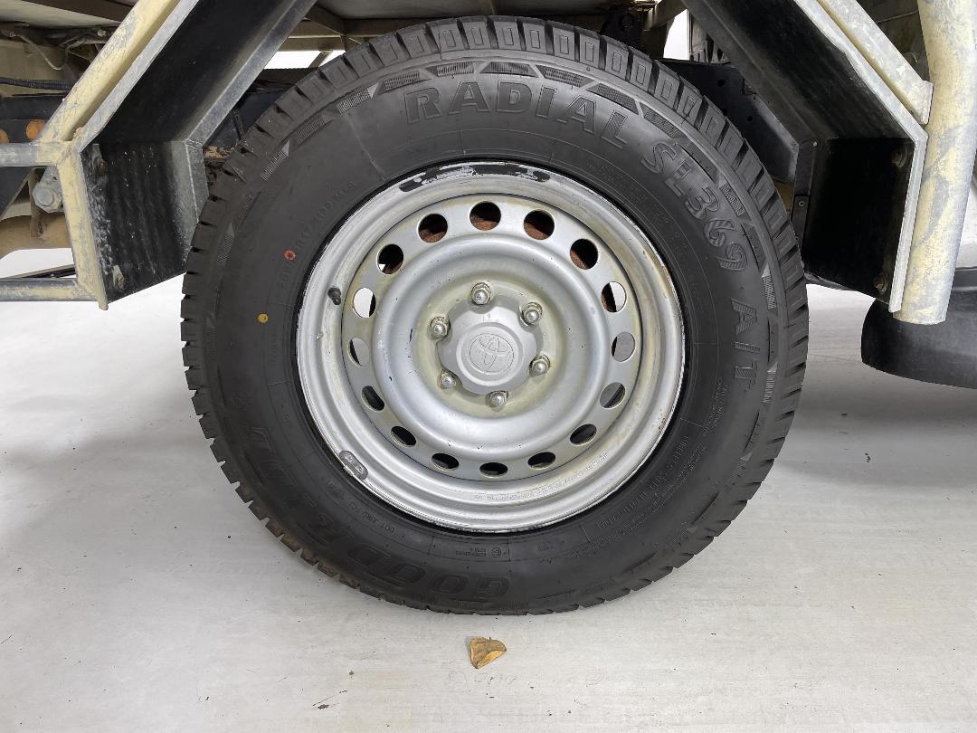 Photo '12' of Toyota Hilux