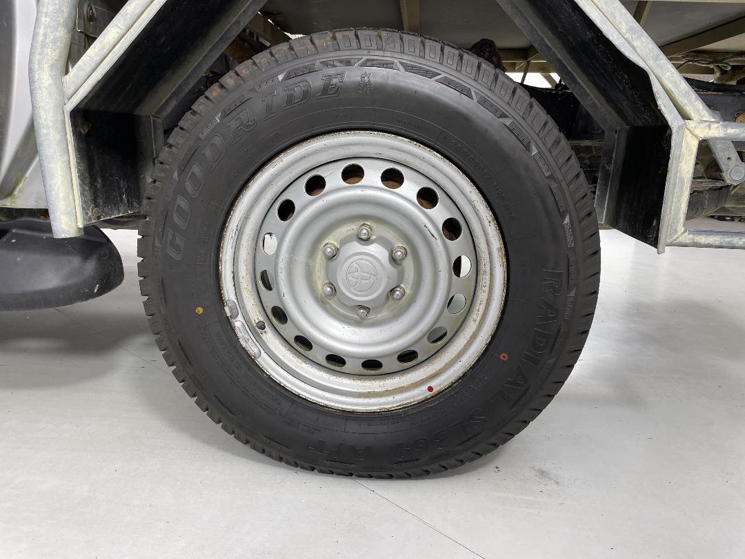 Photo '11' of Toyota Hilux