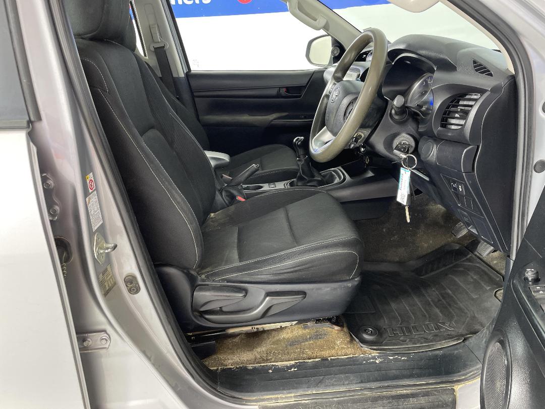 Photo '16' of Toyota Hilux