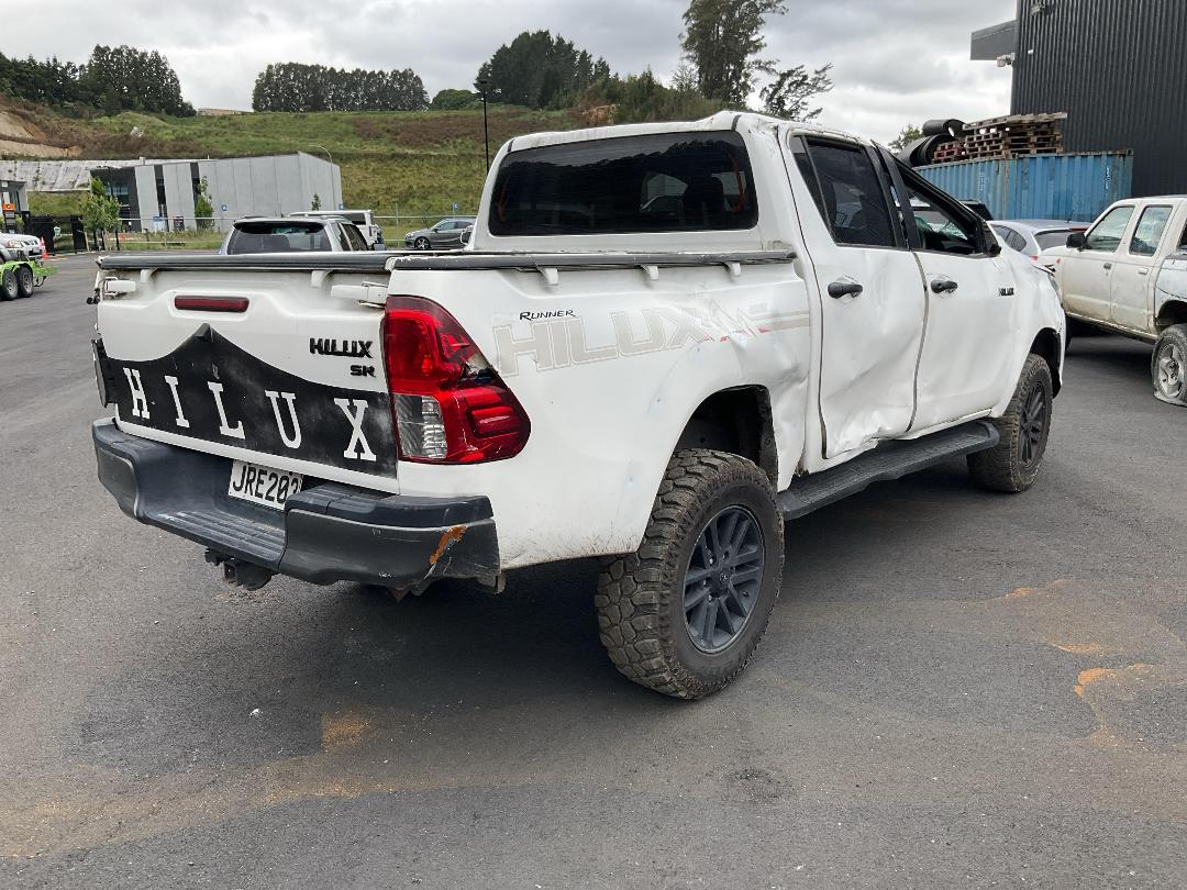 Photo '4' of Toyota Hilux SR TD DC Photo '4' of Toyota Hilux SR TD DC