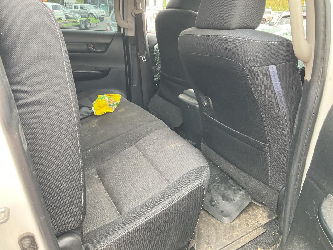 Photo '15' of Toyota Hilux SR TD DC Photo '15' of Toyota Hilux SR TD DC