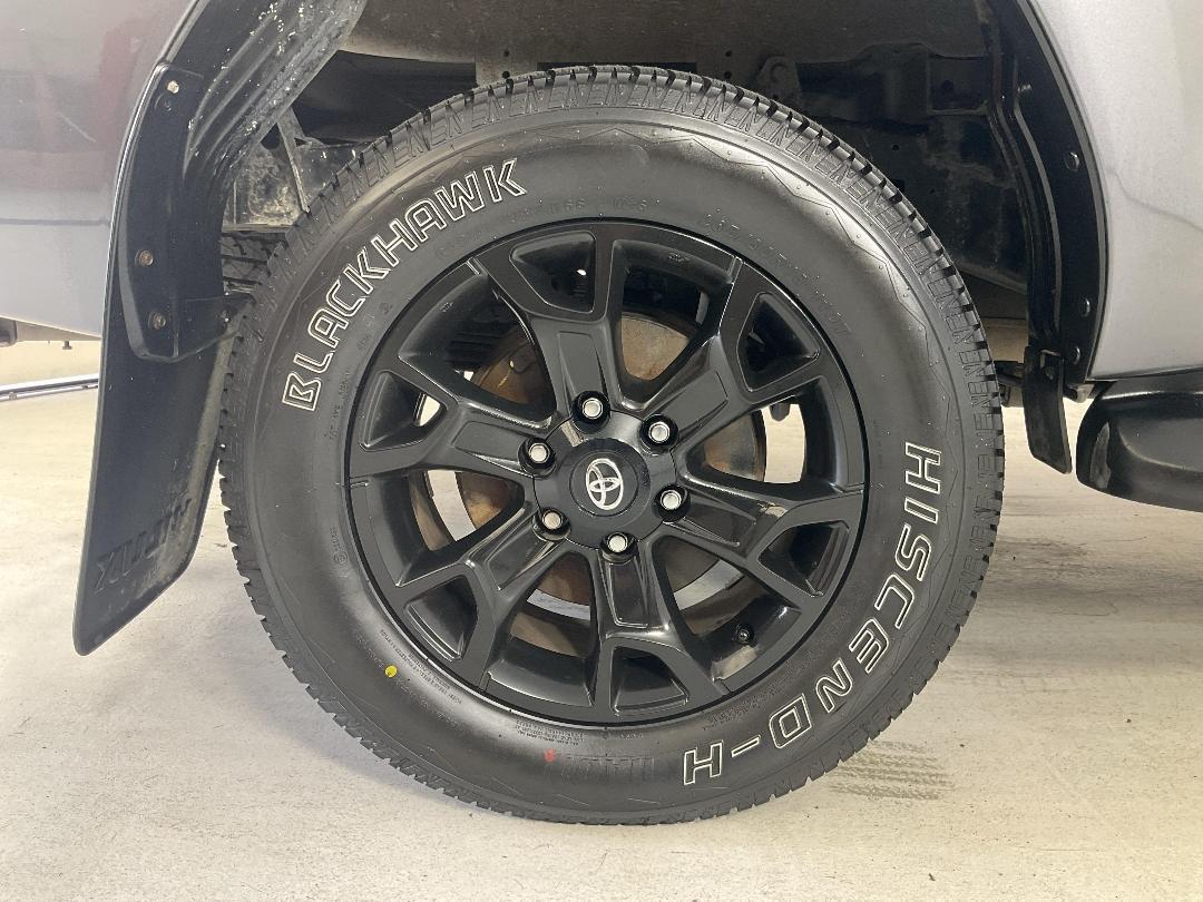 Photo '12' of Toyota Hilux