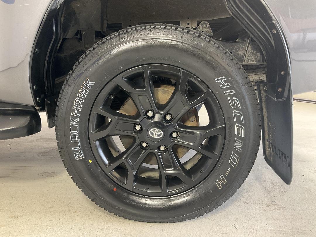 Photo '11' of Toyota Hilux