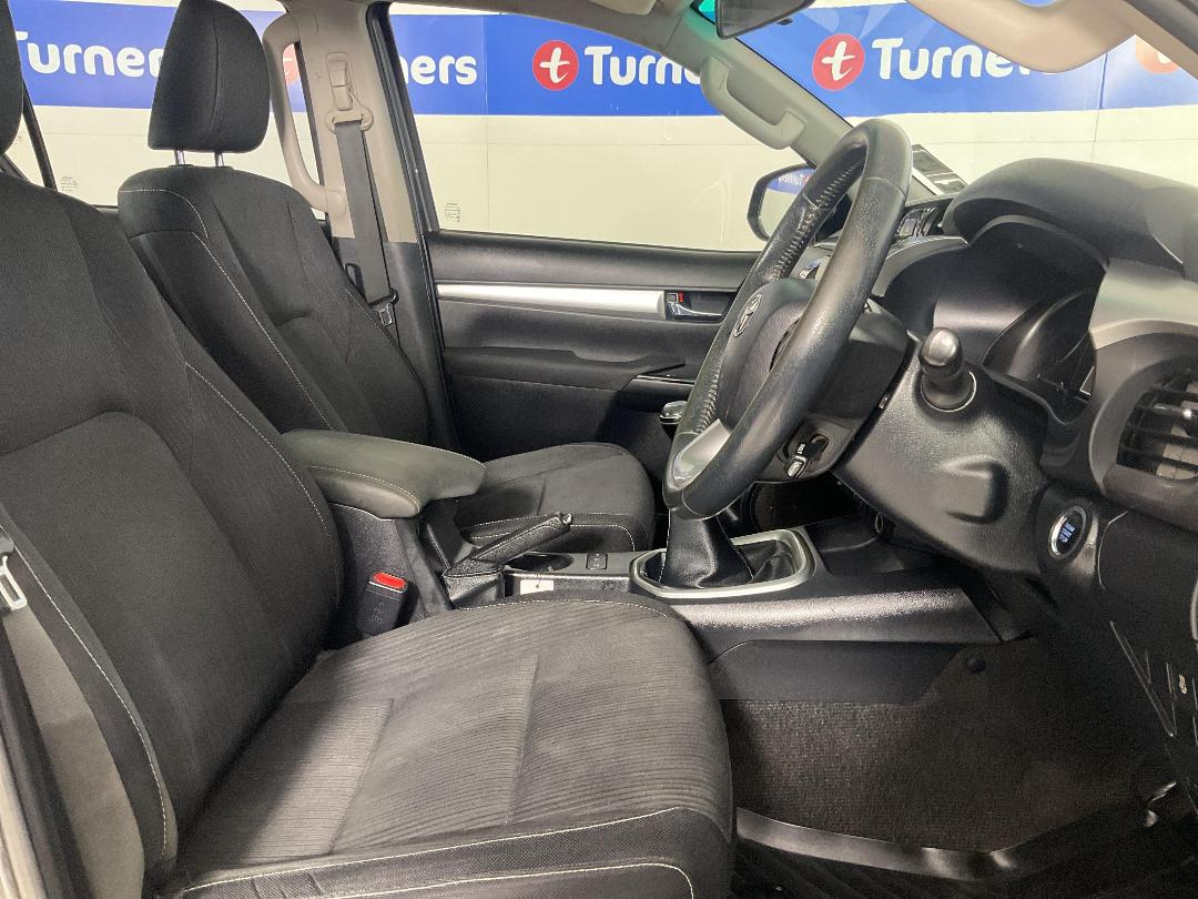 Photo '16' of Toyota Hilux