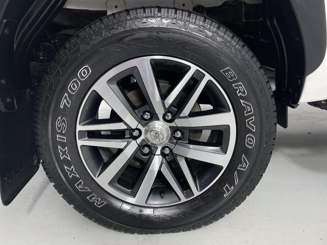 Photo '12' of Toyota Hilux