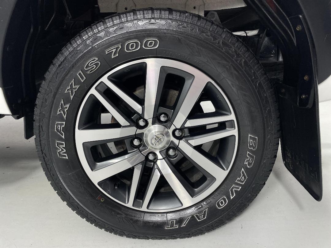 Photo '11' of Toyota Hilux