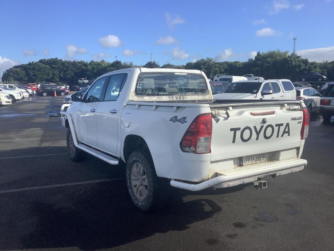 Photo '6' of Toyota Hilux SR TD DC