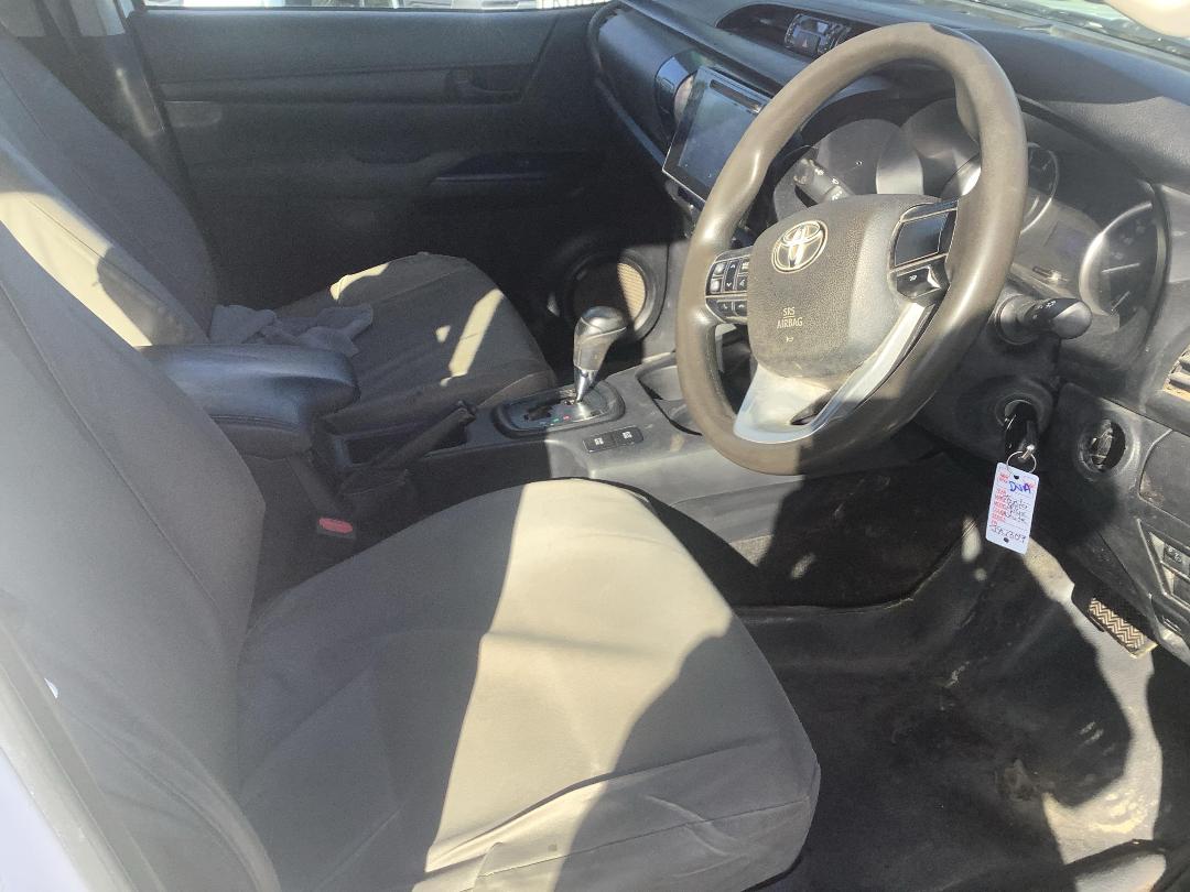 Photo '16' of Toyota Hilux SR TD DC