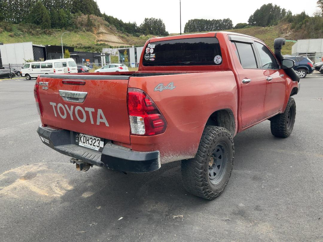 Photo '7' of Toyota Hilux SR5 TD DC