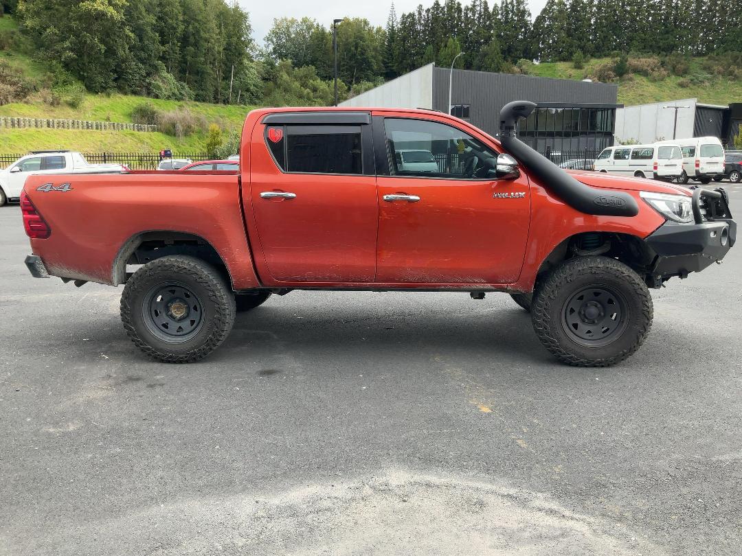 Photo '8' of Toyota Hilux SR5 TD DC