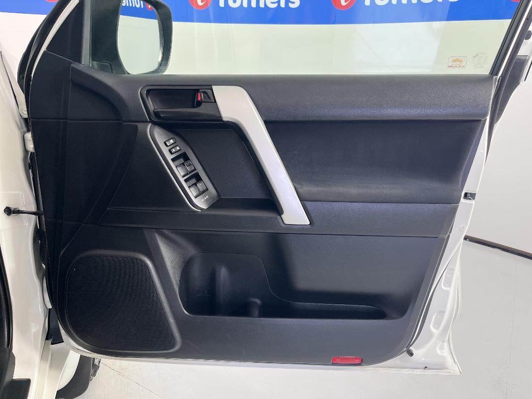 Photo '15' of Toyota Landcruiser Prado Photo '15' of Toyota Landcruiser Prado