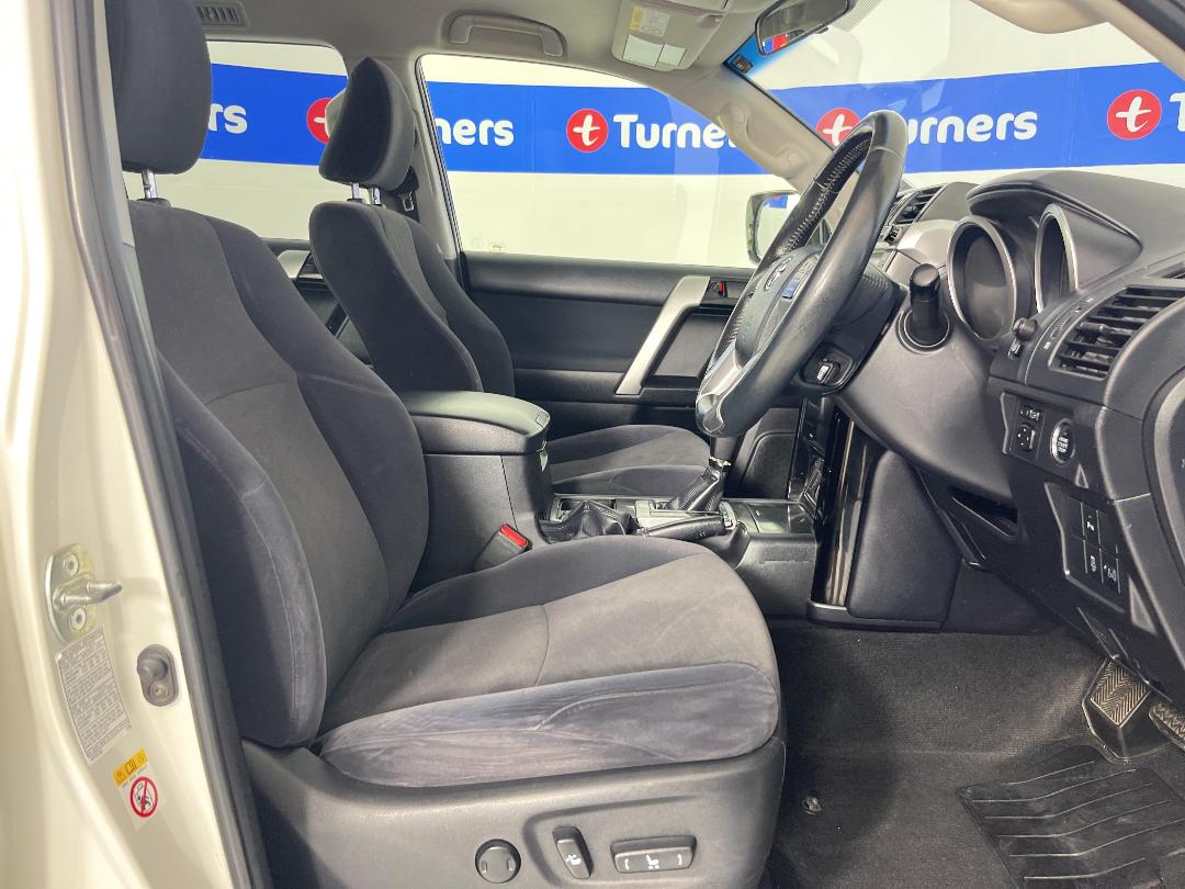 Photo '16' of Toyota Landcruiser Prado Photo '16' of Toyota Landcruiser Prado