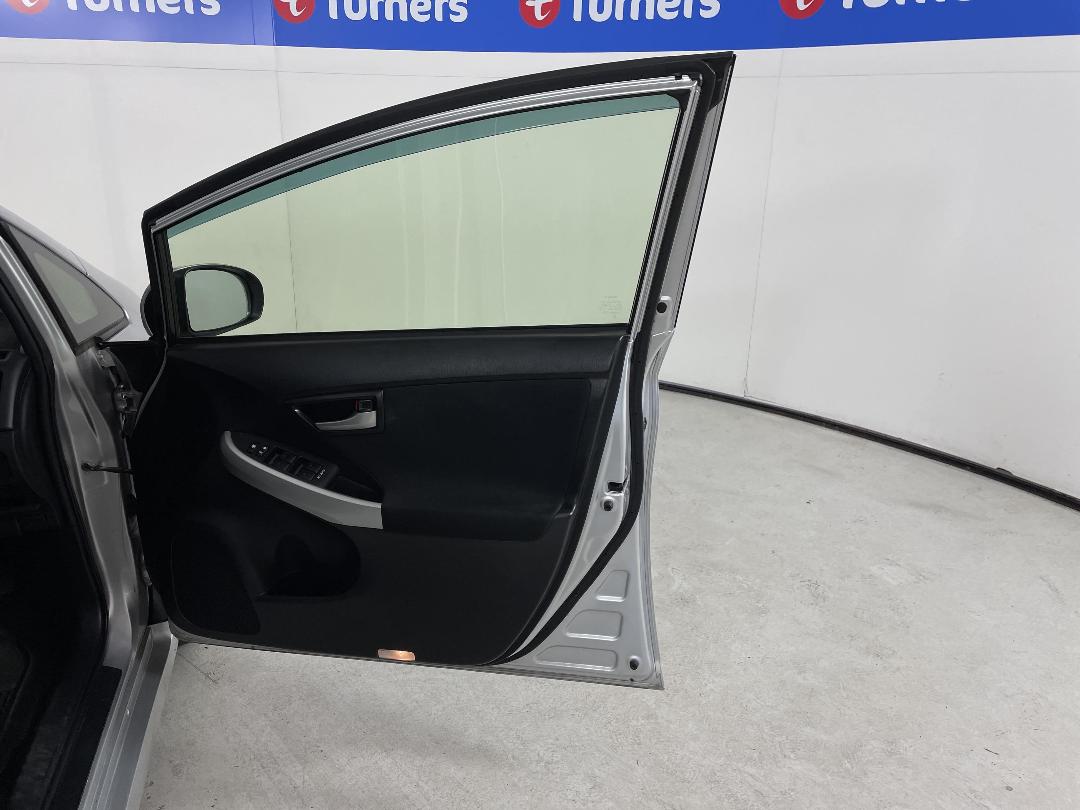 Photo '15' of Toyota Prius