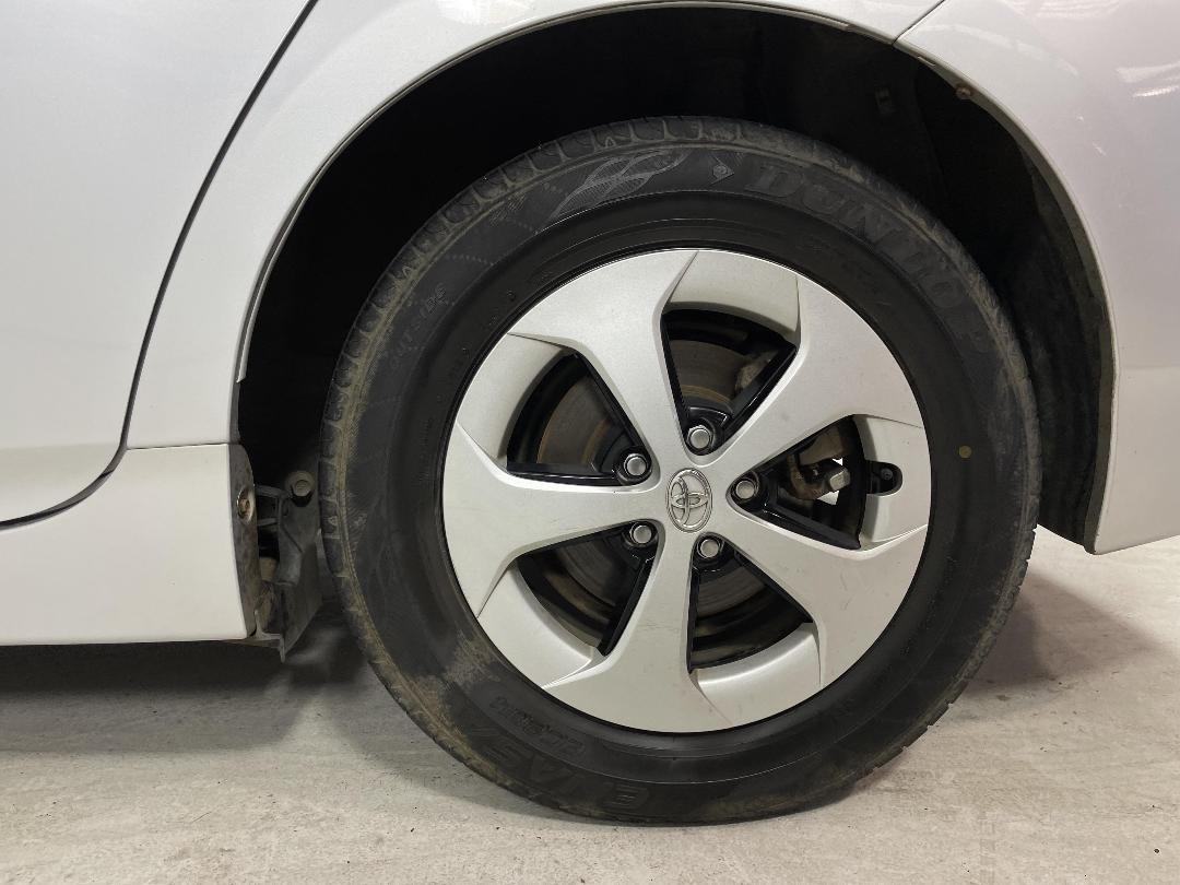 Photo '11' of Toyota Prius