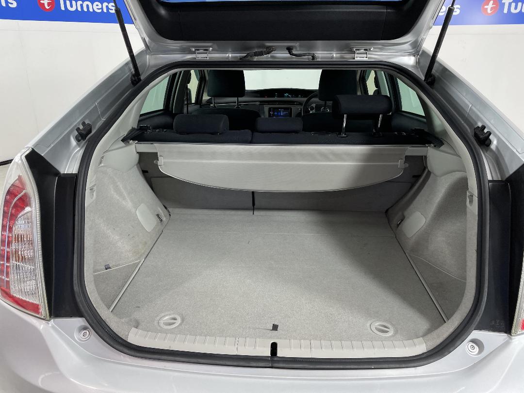 Photo '14' of Toyota Prius