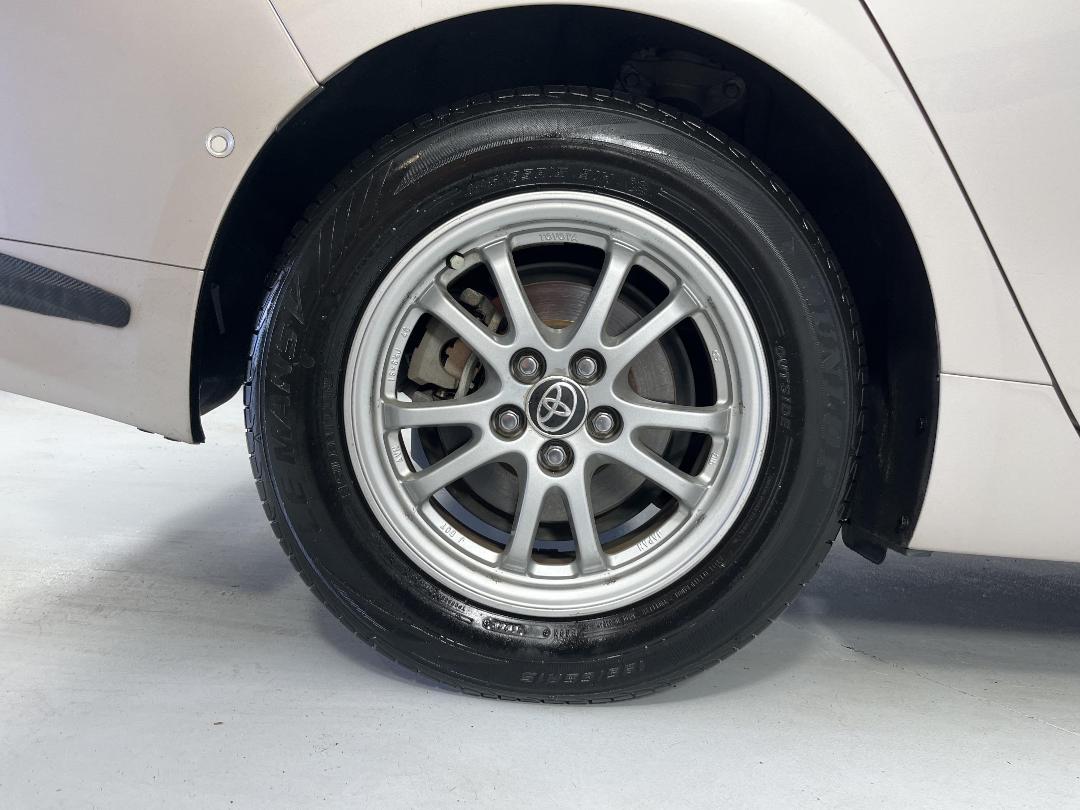 Photo '12' of Toyota Prius