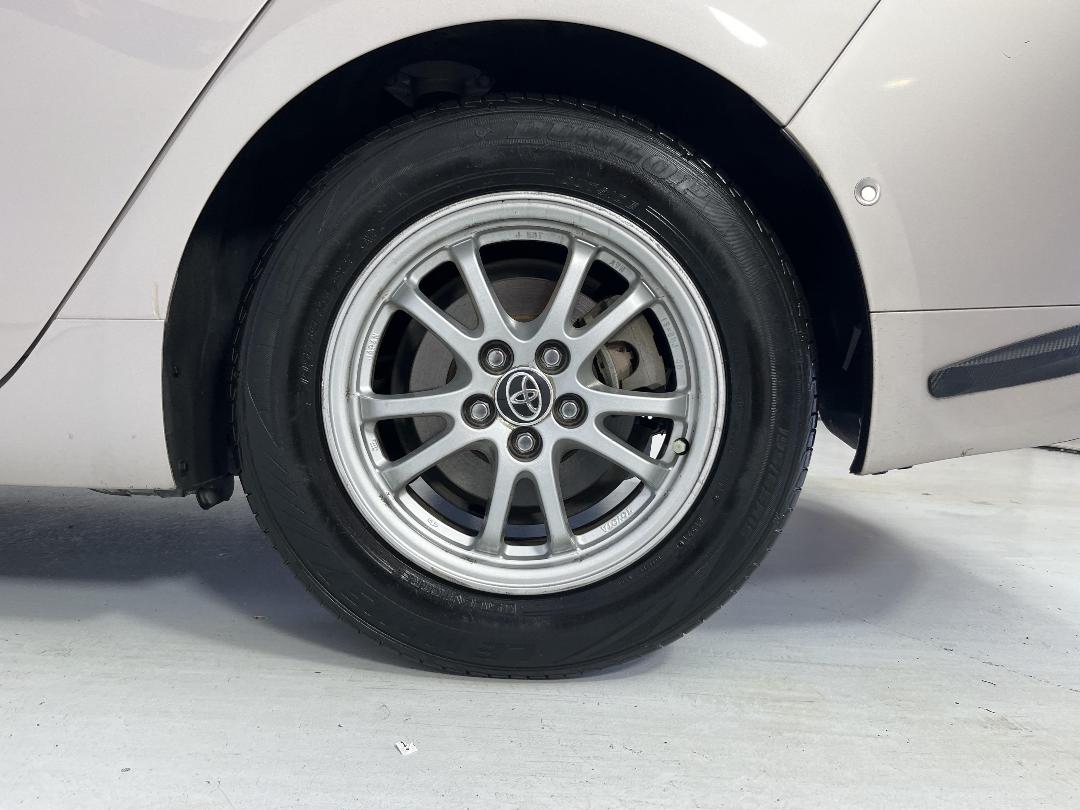 Photo '11' of Toyota Prius