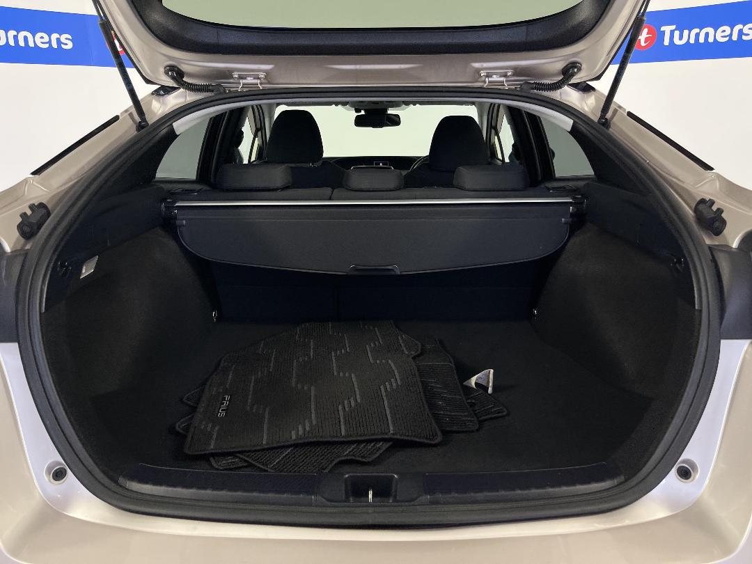 Photo '14' of Toyota Prius