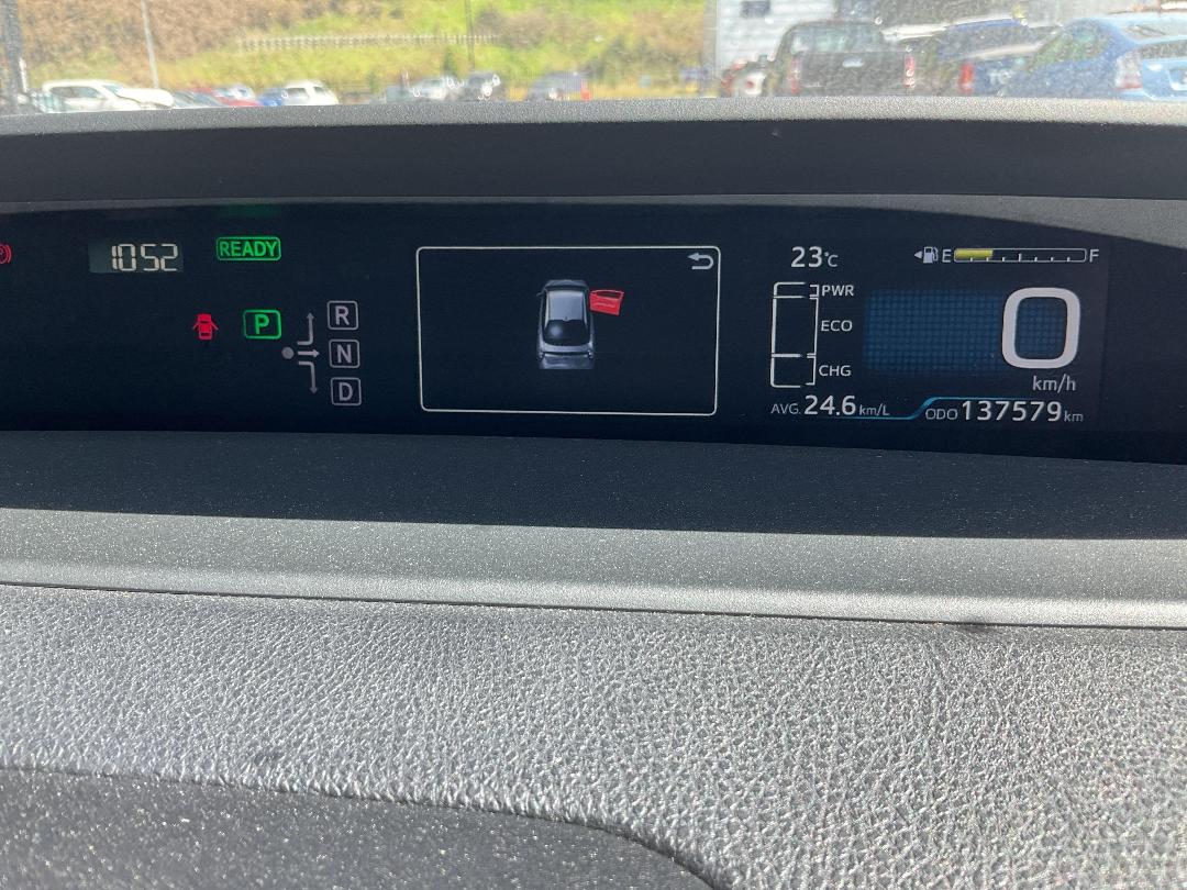 Photo '14' of Toyota Prius