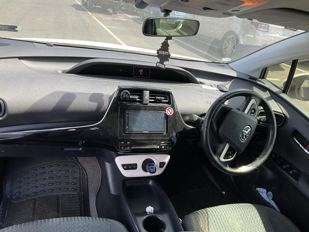 Photo '16' of Toyota Prius