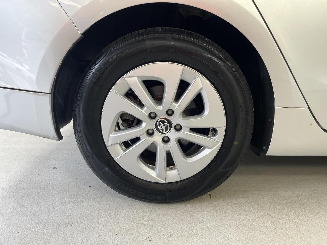 Photo '12' of Toyota Prius