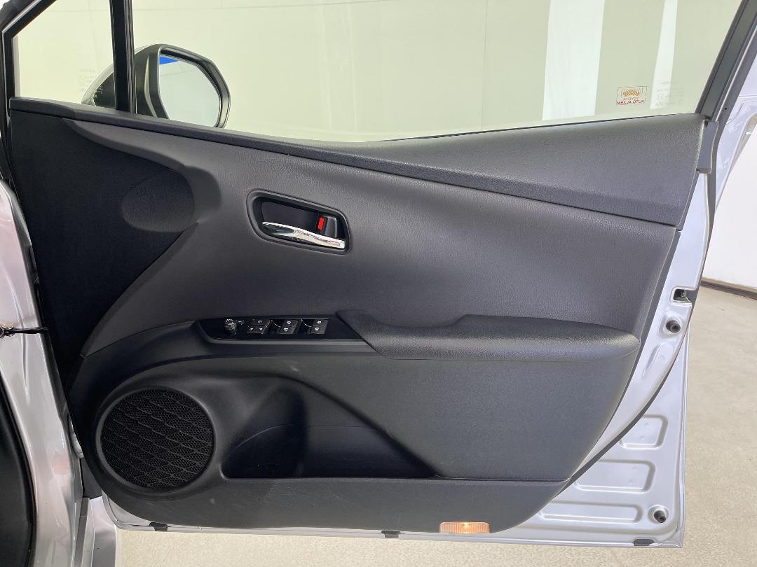 Photo '15' of Toyota Prius