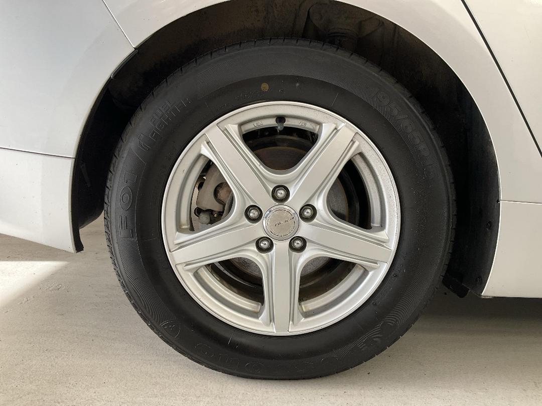 Photo '12' of Toyota Prius