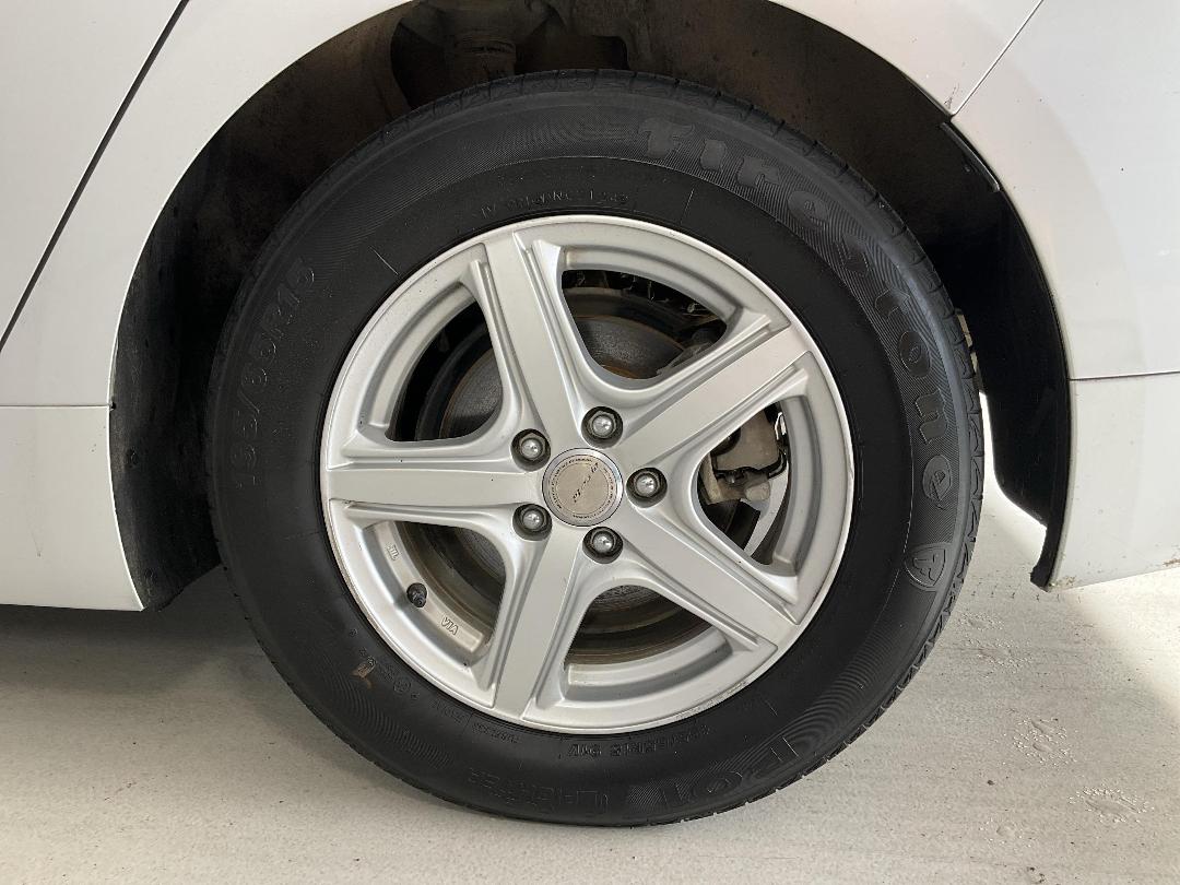 Photo '11' of Toyota Prius