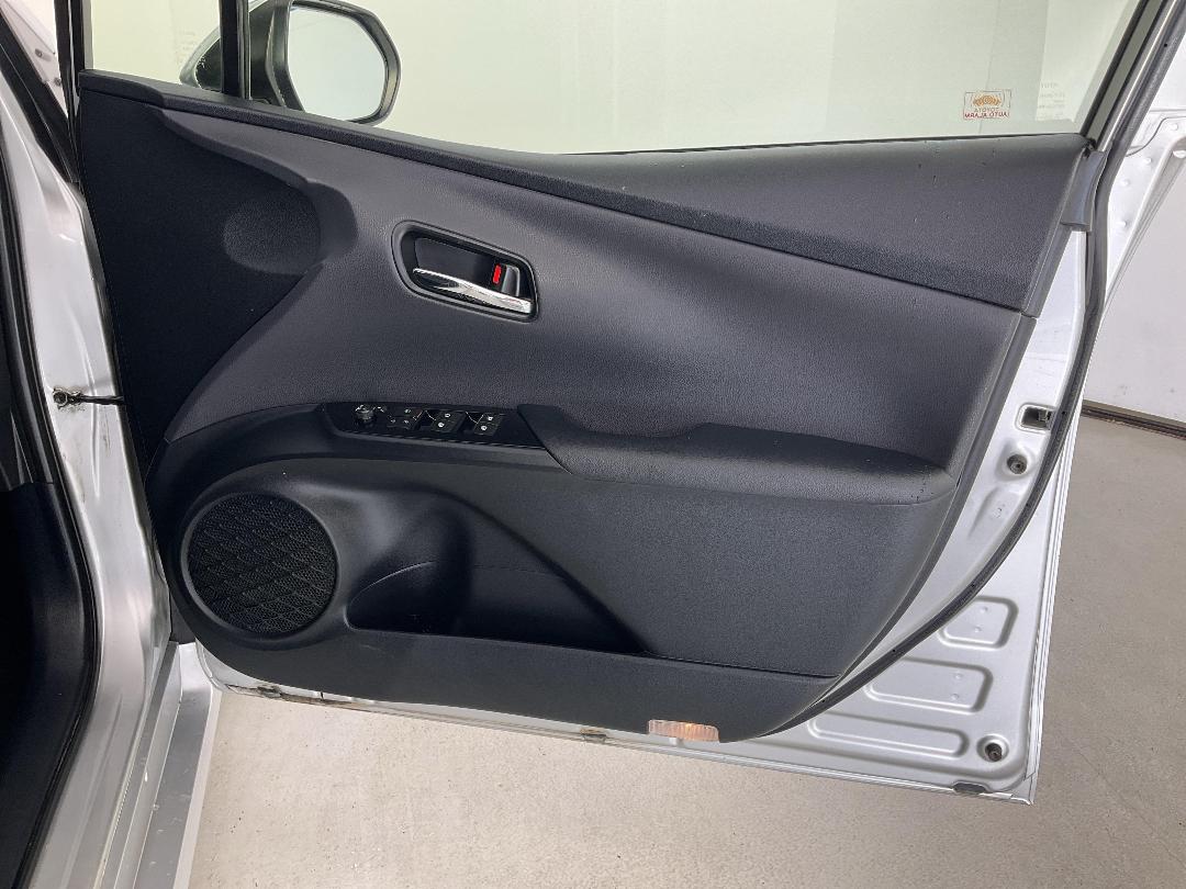 Photo '15' of Toyota Prius