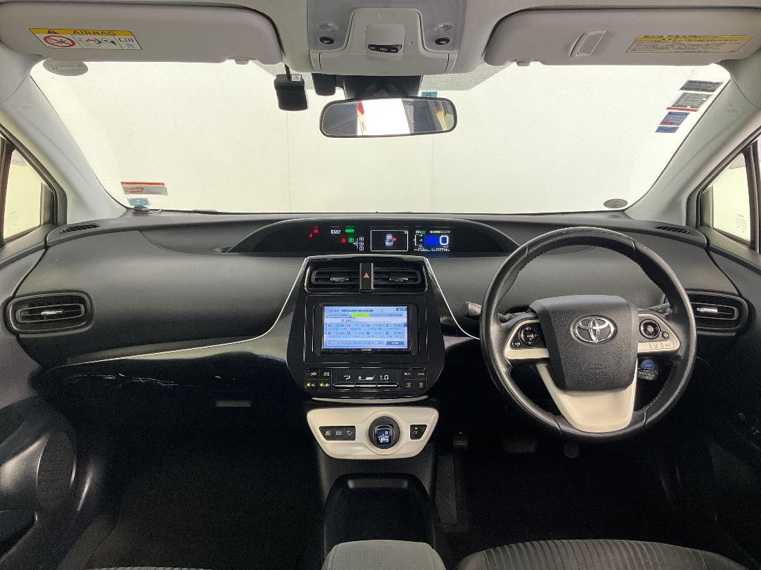 Photo '17' of Toyota Prius