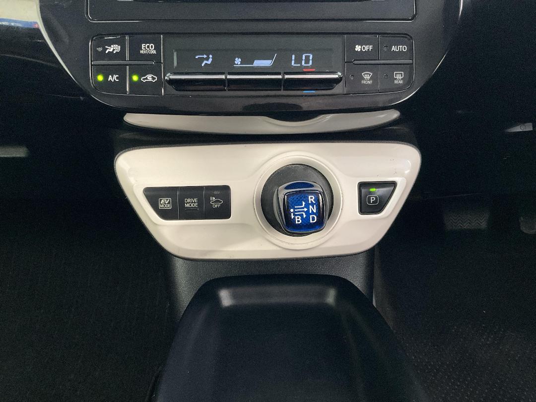 Photo '18' of Toyota Prius