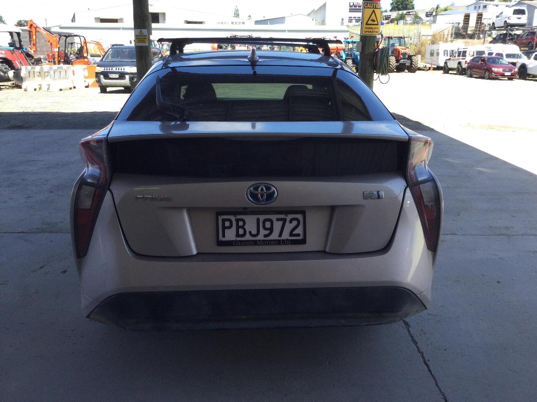 Photo '6' of Toyota Prius Hybrid