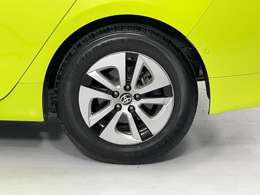 Photo '11' of Toyota Prius