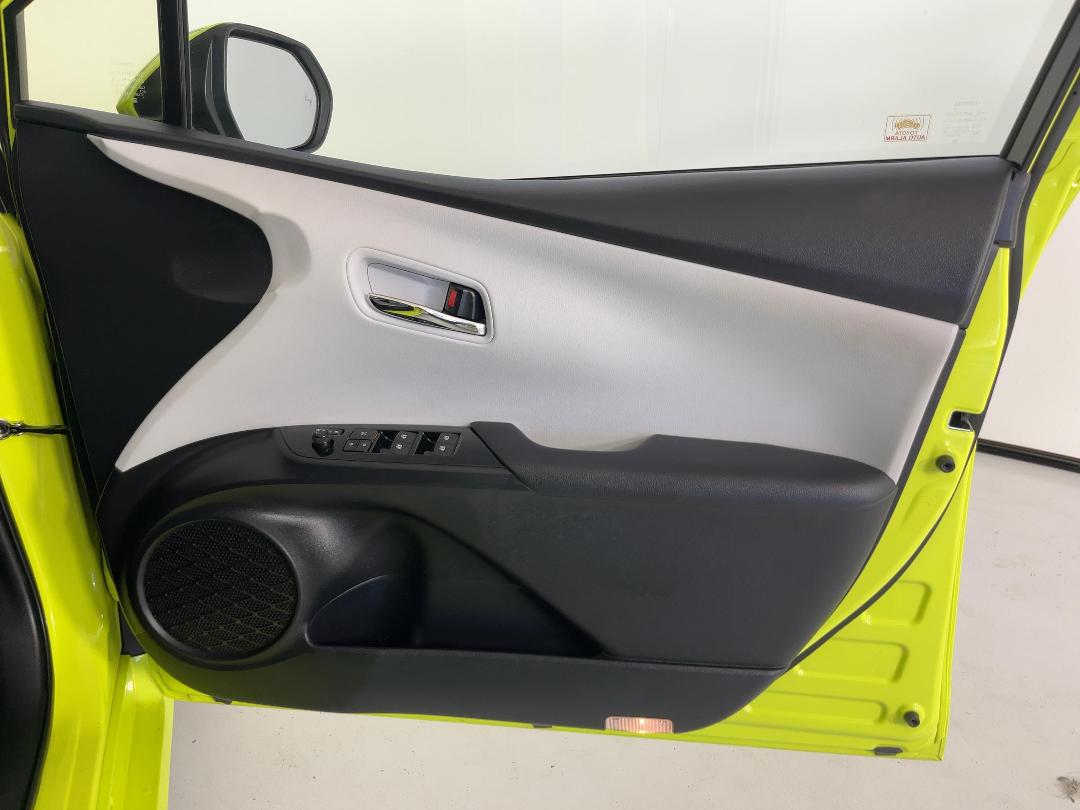 Photo '15' of Toyota Prius