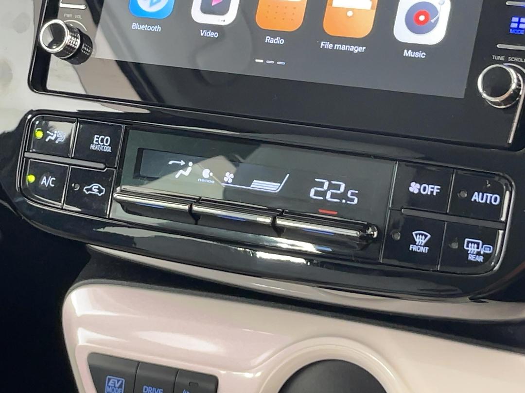 Photo '32' of Toyota Prius