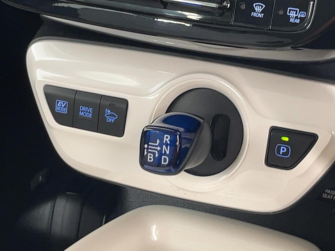 Photo '33' of Toyota Prius