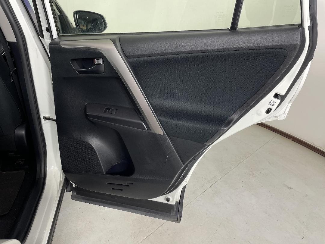 Photo '19' of Toyota Rav4 Photo '19' of Toyota Rav4