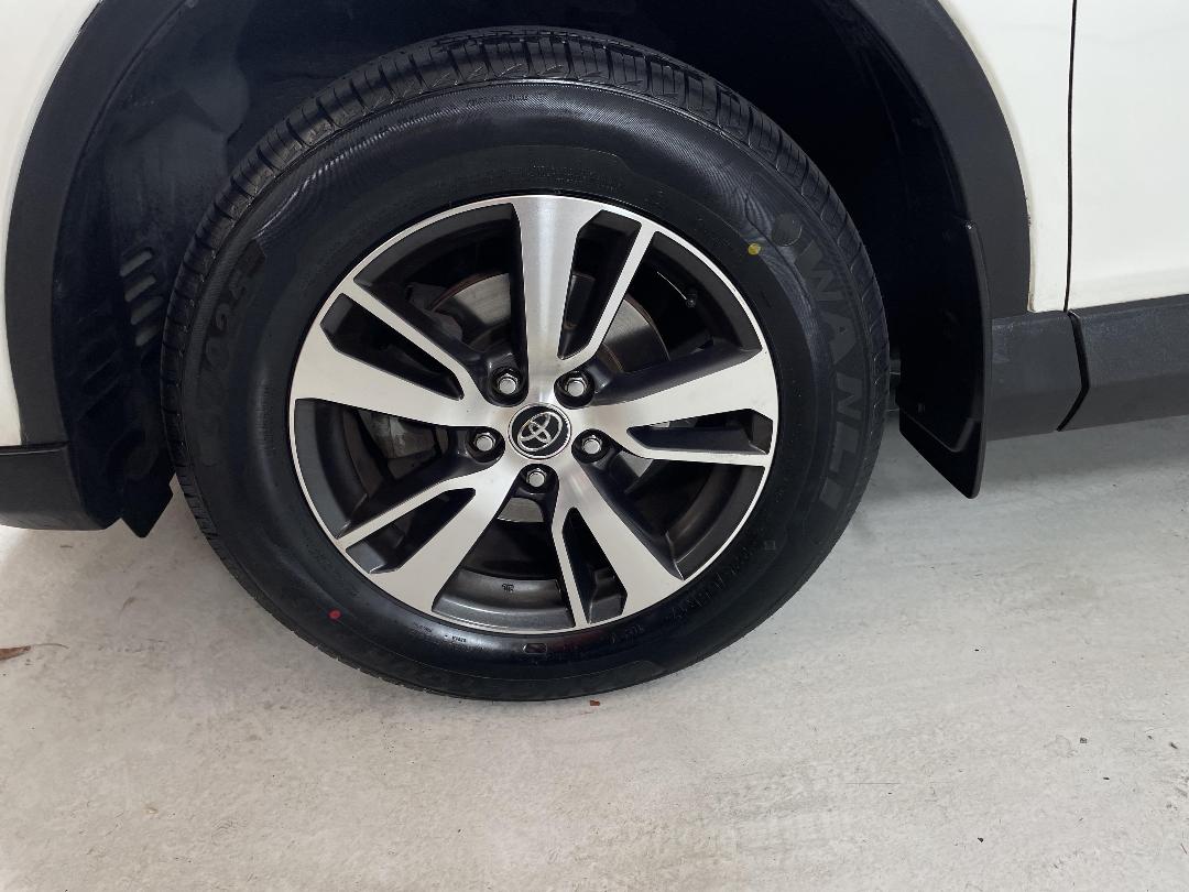 Photo '10' of Toyota Rav4