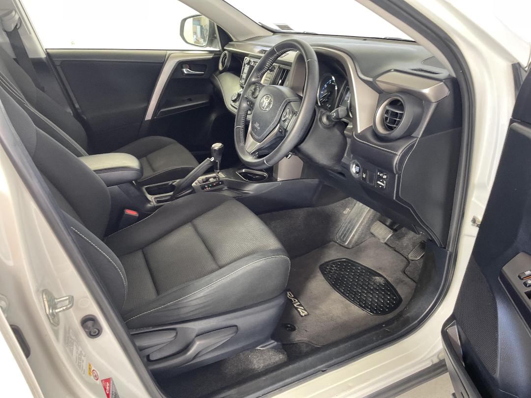 Photo '16' of Toyota Rav4