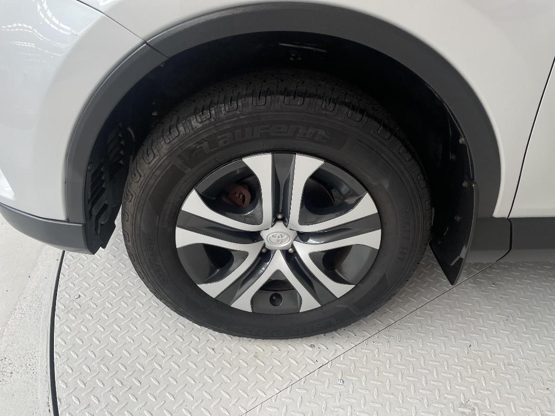 Photo '10' of Toyota Rav4