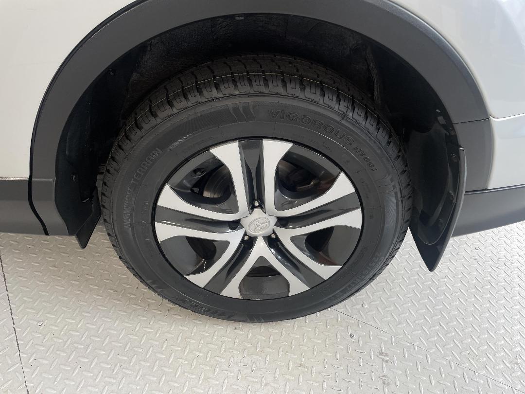 Photo '11' of Toyota Rav4