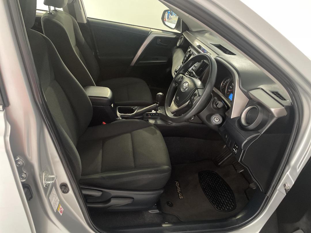 Photo '16' of Toyota Rav4