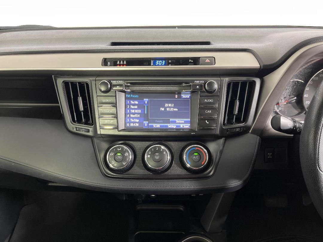 Photo '18' of Toyota Rav4