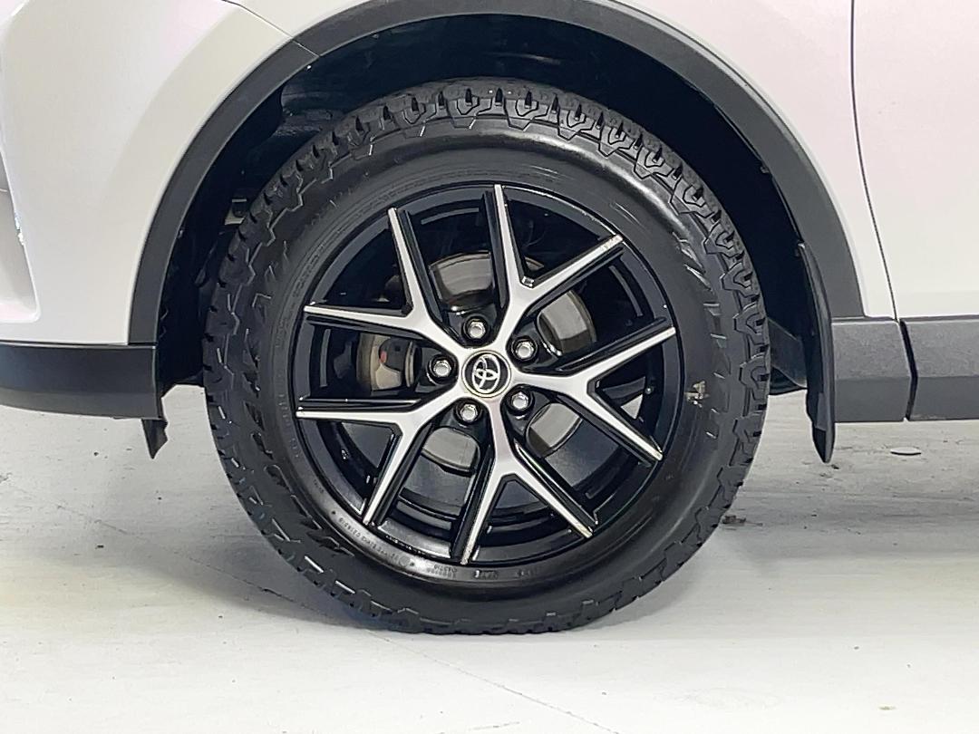 Photo '10' of Toyota Rav4