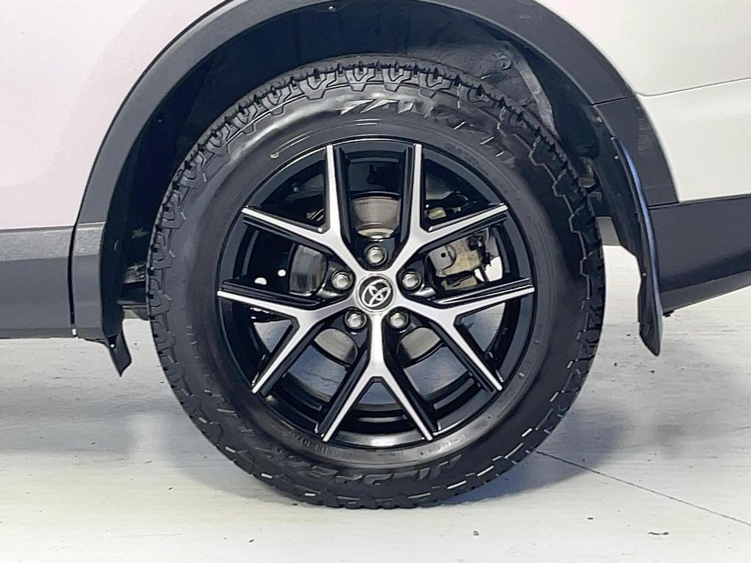 Photo '11' of Toyota Rav4