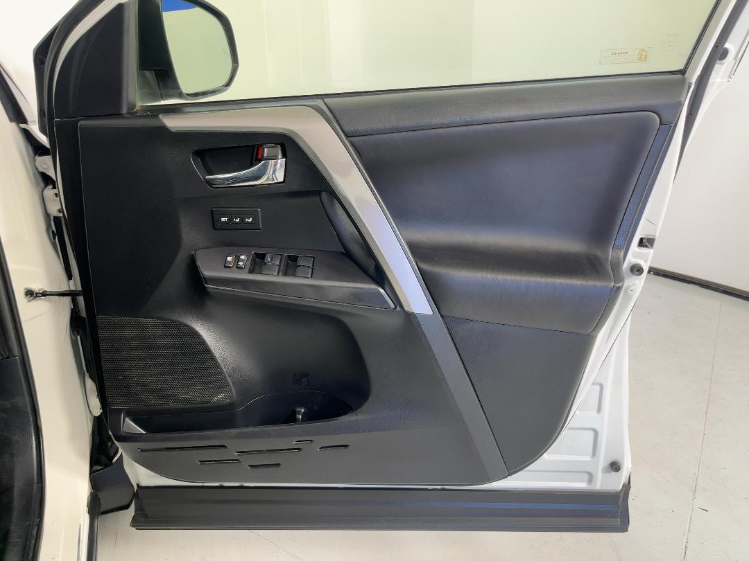 Photo '15' of Toyota Rav4